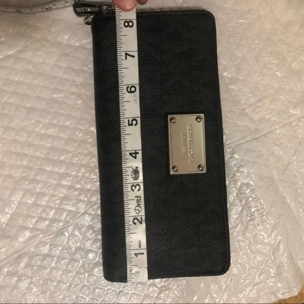 Michael kors signature clutch wallet